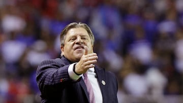 Soccer Football - FIFA World Cup - CONCACAF Qualifiers - Group C - Costa Rica v Nicaragua - Estadio Nacional, San Jose, Costa Rica - October 13, 2025 Costa Rica coach Miguel Herrera reacts REUTERS/Mayela Lopez