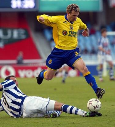 Jugó desde el 2000 hasta el 2007. Con 284 partidos es un de los jugadores que han vestido más veces la camiseta del Submarino Amarillo.