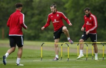 Gareth Bale y Joe Ledley.