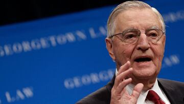 (FILES) In this file photo former U.S. Vice President Walter Mondale speaks at a Georgetown University Law Center discussion September 24, 2013 in Washington, DC. - Walter F. Mondale, the former US Vice President to Jimmy Carter and Democratic Senator, died on April 19, 2021, at his home in Minneapolis. He was 93. Kathy Tunheim, a spokeswoman for the family, announced the death. She did not specify a cause. Mondale ran as the Democratic candidate for president in 1984, losing to President Ronald Reagan in a landslide. (Photo by WIN MCNAMEE / GETTY IMAGES NORTH AMERICA / AFP)