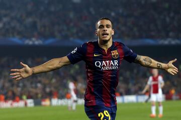 Empez¨® en las categor¨ªas inferiores del Barcelona en 2012. Estuvo en el club blaugrana hasta 2016.