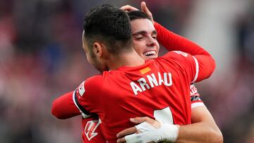 GIRONA, 02/11/2024.- El defensa del Girona Arnau Martínez celebra su gol con Miguel Gutiérrez durante el partido de la 12ª jornada de LaLiga que el Girona y el Leganés disputan este sábado en el estadio de Montilivi, en Girona. EFE/Siu Wu