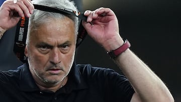 Mourinho y su costumbre de regalar medallas de plata