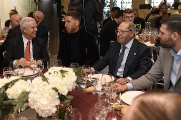 Real Madrid sat down for their traditional Christmas lunch at the Bernabéu today.
