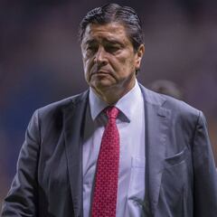 Tras eliminación en copa, Tena sigue firme al frente de Chivas