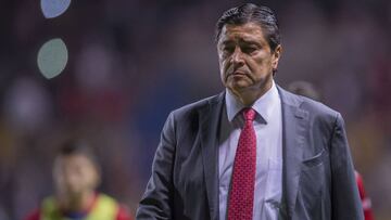 Tras eliminación en copa, Tena sigue firme al frente de Chivas