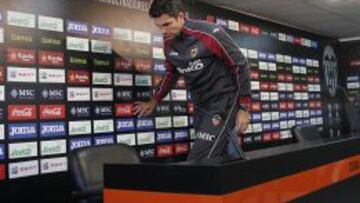 El técnico valencianista no terminó contento hoy con el arbitraje.