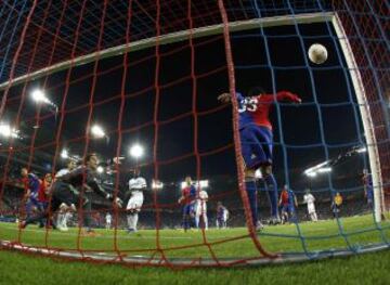 Partido entre el Basilea - Chelsea en semifinales de la Europa League.