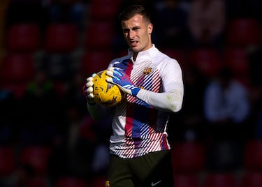 Iñaki Peña volvió a la titularidad del Barcelona tras la baja de Ter Stegen.