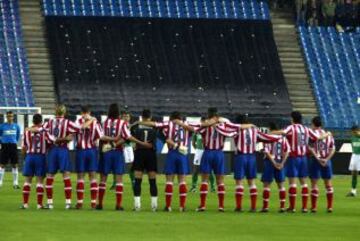 Minuto de silencio antes del Atl谷tico de Madrid-Betis.