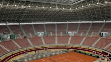 <b>LA RIBERA. </b>La pista ya está colocada sobre la plaza de toros.