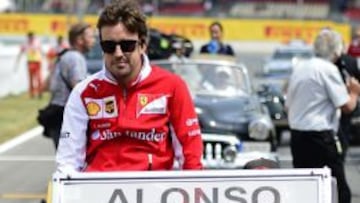 Alonso, en la parade previa a la carrera.