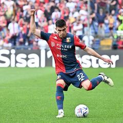 Johan Vásquez juega los 90 minutos en el empate de la Roma ante el Genoa