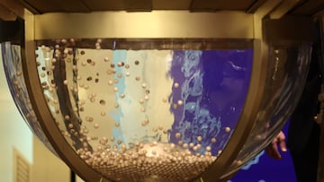 MADRID, SPAIN - DECEMBER 22: Lottery drum during the celebration of the Extraordinary Draw of the Christmas Lottery 2021, at the Royal Theatre of Madrid, on 22 December, 2021 rid, Spain. Unlike last year, when the evolution of the pandemic made it impossible for the public to attend, the 2021 draw will be held with a reduced capacity of public. In this edition will be distributed a total of 2,408 million euros in prizes, the same amount as in 2020. Among the prizes distributed by the Christmas Lottery highlights the popularly known as 'Gordo' Christmas, the first prize of 400,000 euros per tenth. (Photo By Eduardo Parra/Europa Press via Getty Images) LOTERIA NAVIDAD SORTEO