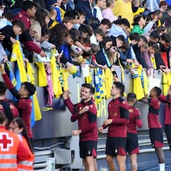Los cadistas tiñen de amarillo el Mirandilla durante el entrenamiento