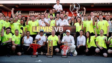 Formula One F1 - Spanish Grand Prix - Circuit de Barcelona-Catalunya, Barcelona, Spain - May 12, 2019   Mercedes&#039; Lewis Hamilton and Valtteri Bottas celebrate with their team after a fifth consecutive race victory   REUTERS/Albert Gea