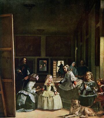 Diego Rodríguez de Silva y Velázquez, más conocido como Diego Velázquez, tiene en ‘Las meninas’ su obra maestra. Es una pintura realizada al óleo sobre un lienzo de unas grandes dimensiones (320,5 cm × 281,5 cm) y fue acabado 1656, año perteneciente al reinado de Felipe IV. Esta obra es el trabajo del pintor sevillano en la que “puso un mayor empeño para crear una composición a la vez compleja y creíble, que transmitiera la sensación de vida y realidad, y al mismo tiempo encerrara una densa red de significados”, según el Museo del Prado donde se puede ir a visitar.