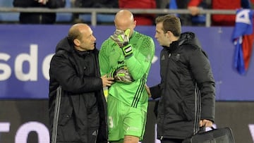 Nauzet se retira lesionado en el partido entre el Eibar y el Osasuna. 