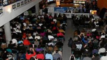 <b>LLENO TOTAL. </b>Los alumnos de la Universidad Alfonso X El Sabio respondieron a la convocatoria de 'El Larguero' como merecía la ocasión: con el auditorio a reventar.
