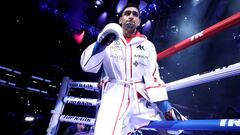 Amir Khan entrando a su combate ante Terence Crawford.