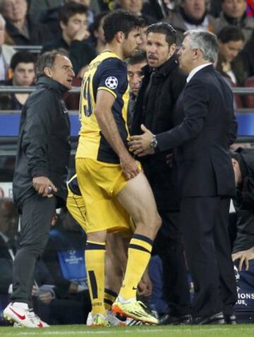 Diego Costa se retira lesionado.