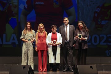 Silvia Arderíus, la alcaldesa Rocio García, Patricia García, Ignacio Ardilla y Natasha Lee.