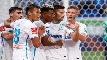 Jugadores del Zenit celebrando uno de los goles de Mateo Cassierra en la victoria 2-0 sobre Fakel por Copa de Rusia.