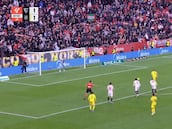 Tierra trágame de época para Stuani: sale en el 98′ para tirar el penalti para ganar y pasa esto