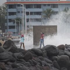 Huracán Estelle: Localización y pronósticos