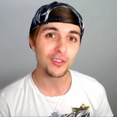 Dalas Review niega ser acosador de menores descubriendo su falso yo