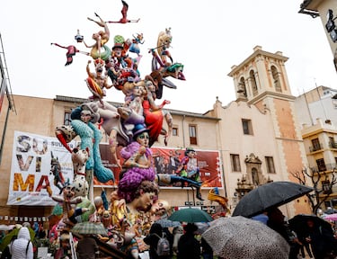 Este miércoles, 19 de marzo y día de San José, se celebrará el emocionante "Día de la Cremà" en las Fallas de Valencia, donde más de 700 monumentos que los artistas falleros han levantado por toda la ciudad arderán en un espectáculo impresionante. Marcando el broche de oro de la fiesta más emblemática de Valencia y una de las más multitudinarias de toda España. La noche se iluminará con fuegos artificiales.