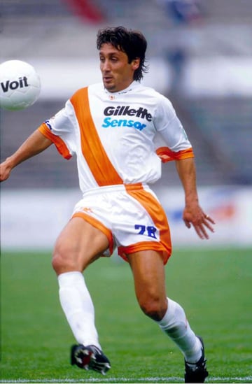 No es la primera vez que el Puebla utiliza colores no institucionales en su uniforme. El recuerdo se remonta a 1996 con un uniforme con la franja naranja.