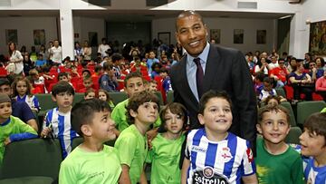 Mauro Silva recibió un caluroso recibimiento en la presentación de su campus en A Coruña