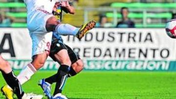 <b>PROVIDENCIAL. </b>Ronaldinho marcó el tanto del empate en el 83'.