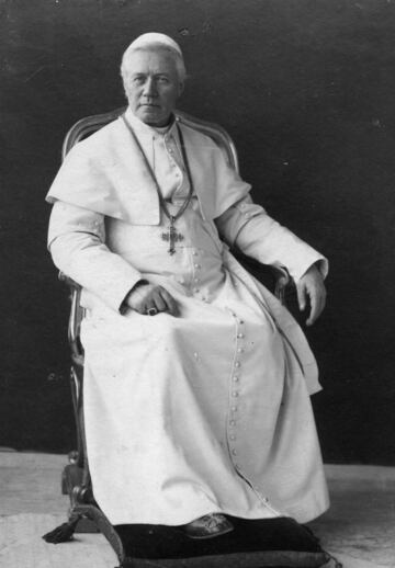 Giuseppe Melchiorre Sarto. Promovi車 la comuni車n frecuente y la reforma lit迆rgica. Fue canonizado en 1954.