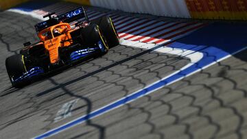 Carlos Sainz durante los Libres 1 del GP de Rusia.