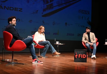 Marta y Rudy Fernández, con el periodista Fran Fermoso. 