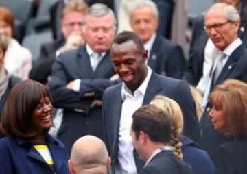 El campeón olímpico Usain Bolt en las gradas durante del partido de la final masculina entre Rafael Nadal y David Ferrer en Roland Garros