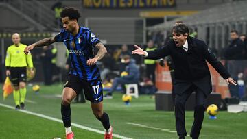 Inter Milan's Italian coach Simone Inzaghi (R) reacts to his player Inter Milan's Canadian midfielder #17 Tajon Buchanan during the Italian Serie A football match between Inter Milan and Bologna at the San Siro Stadium in Milan on January 15, 2025. (Photo by Isabella BONOTTO / AFP)