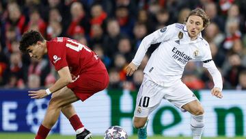 La antológica final de París, culmen de la Champions de las remontadas blancas, se repitió a las primeras de cambio en las eliminatorias de la siguiente campaña. La ida fue otro partido histórico: el Madrid ganó 2-5 en Liverpool el mismo día de la muerte de Amancio, que fue homenajeado en Anfield. La vuelta en el Bernabéu resultó un trámite con victoria también (1-0) para los de Ancelotti.