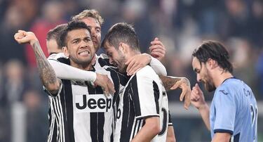 Dani Alves: “Messi impressed me more as a father than a player”