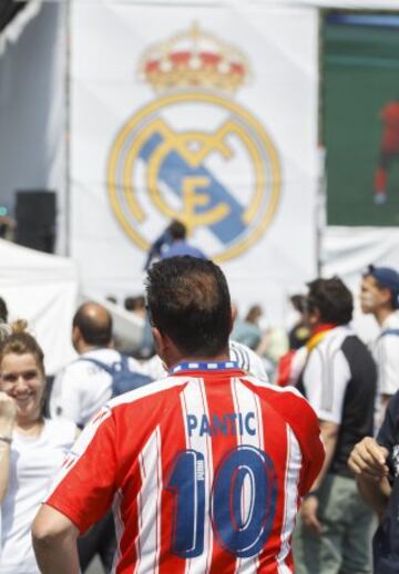 Las fan zone de Real Madrid y Atlético estuvieron muy animadas