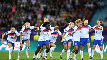 (From L) England's forward #18 Chloe Kelly, England's defender #15 Esme Morgan, England's defender #05 Alex Greenwood, England's forward #17 Michelle Agyemang, England's forward #23 Alessia Russo, England's forward #07 Lauren James, England's defender #03 Niamh Charles and England's defender #02 Lucy Bronze celebrate at the end of the UEFA Women's Euro 2025 quarter-final football match between Sweden and England at Letzigrund Stadium in Zurich, on July 17, 2025. England won on penalties over sweden after extra time. (Photo by SEBASTIEN BOZON / AFP)