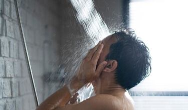 Expertos revelan cada cuánto tiempo deberían bañarse los adultos mayores de 65 años