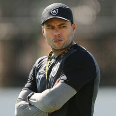 Botafogo aterrizó en Santiago criticando a la dirigencia de Colo Colo