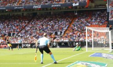 En el mismo partido de Liga ante el Valencia de la temporada 2016-2017, esta vez es Gabi quien intenta marcar desde el punto de penalti, pero Diego Alves vuelve a exhibirse y para el disparo.