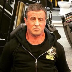 Sylvester Stallone saca músculo y sorprende a sus fans... ¡y a The Rock!