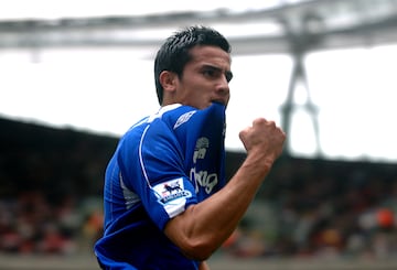 El legendario delantero australiano fue candidato cuando jugaba en el Everton. Los ocho goles que marc車 en la temporada 2005-2006 no parecen m谷ritos suficientes.