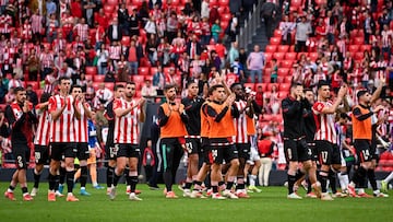 Athletic Bilbao players applaud at the end of their Spanish league football match between Athletic Club Bilbao and Real Valladolid FC at San Mames Stadium in Bilbao on February 23, 2025. (Photo by ANDER GILLENEA / AFP)