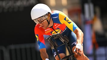 Carlos Verona, en la contrarreloj de Tirana en el Giro de Italia.